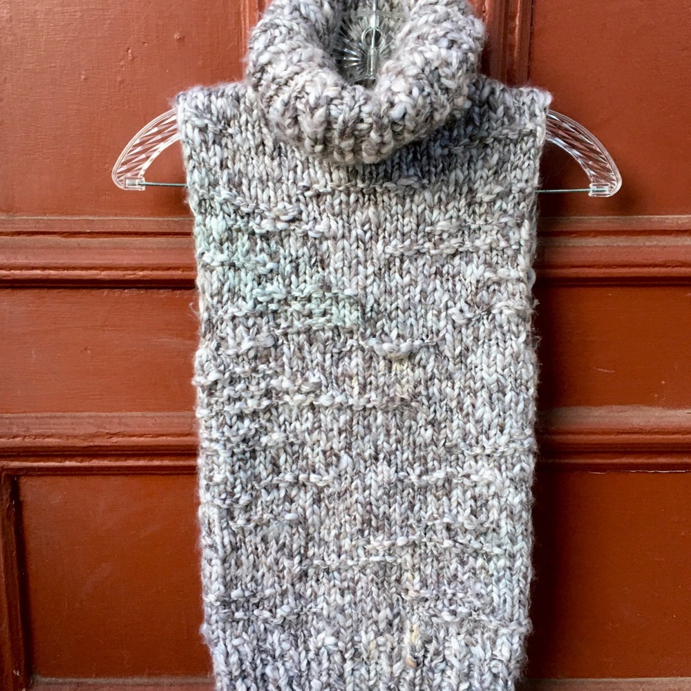 BCBG GREY/WHITE SWEATER VEST-SIZE-XS